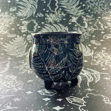 Load image into Gallery viewer, Ceramic Cauldron  - Ferns - Medium (m2)
