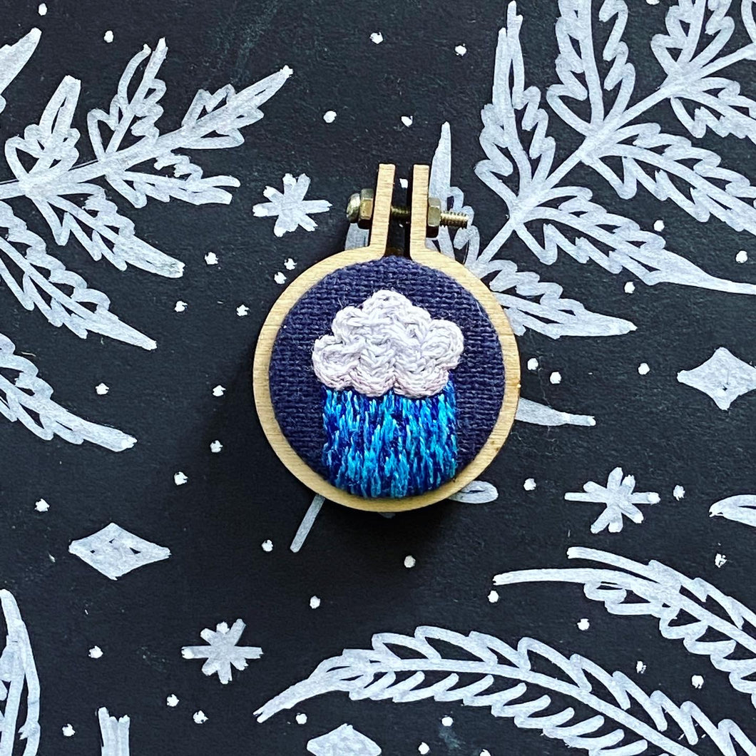 Mini-Embroidery: Rain Cloud